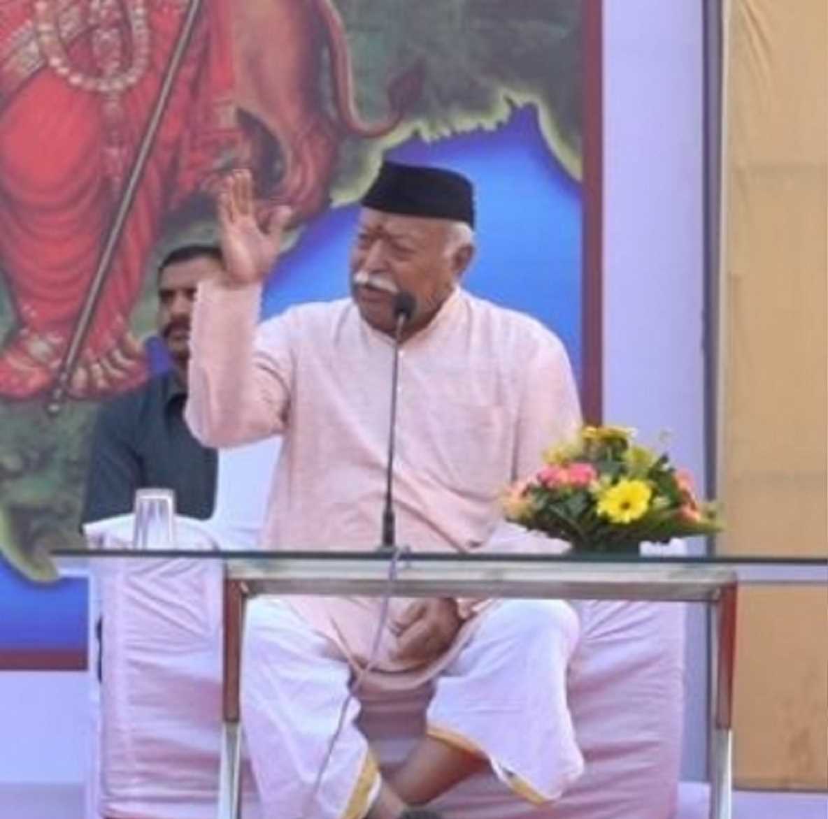 संघ का मतलब पीएम मोदी या बीएचपी नहीं, वे इसका हिस्सा हैं : मोहन भागवत संघ का मतलब पीएम मोदी या बीएचपी नहीं, वे इसका हिस्सा हैं : मोहन भागवत